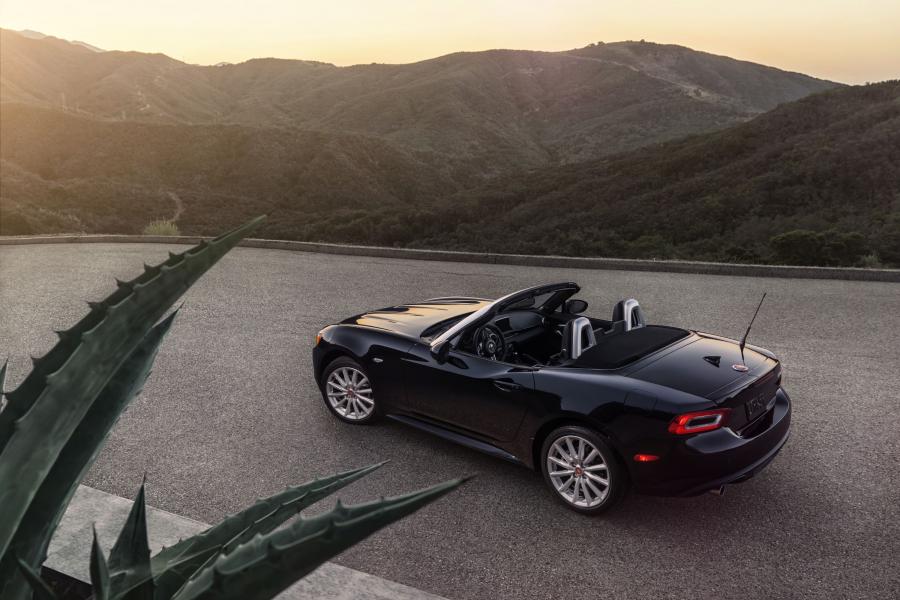  Fiat 124 Spider 2016 года  (US) (фото 6 из 36)